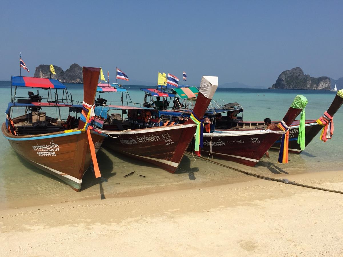 Koh Ngai Camping Restaurant @ Bar Exterior photo