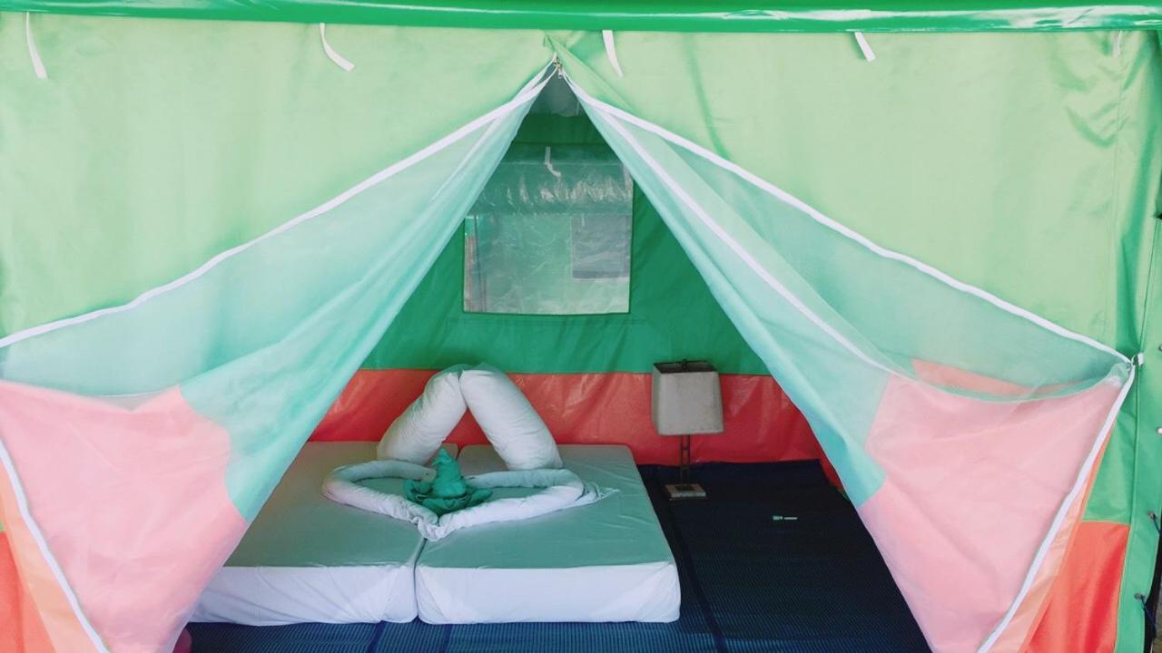 Koh Ngai Camping Restaurant @ Bar Exterior photo